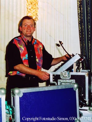 zacka bei arbeit01_300_396.jpg (36314 Byte)